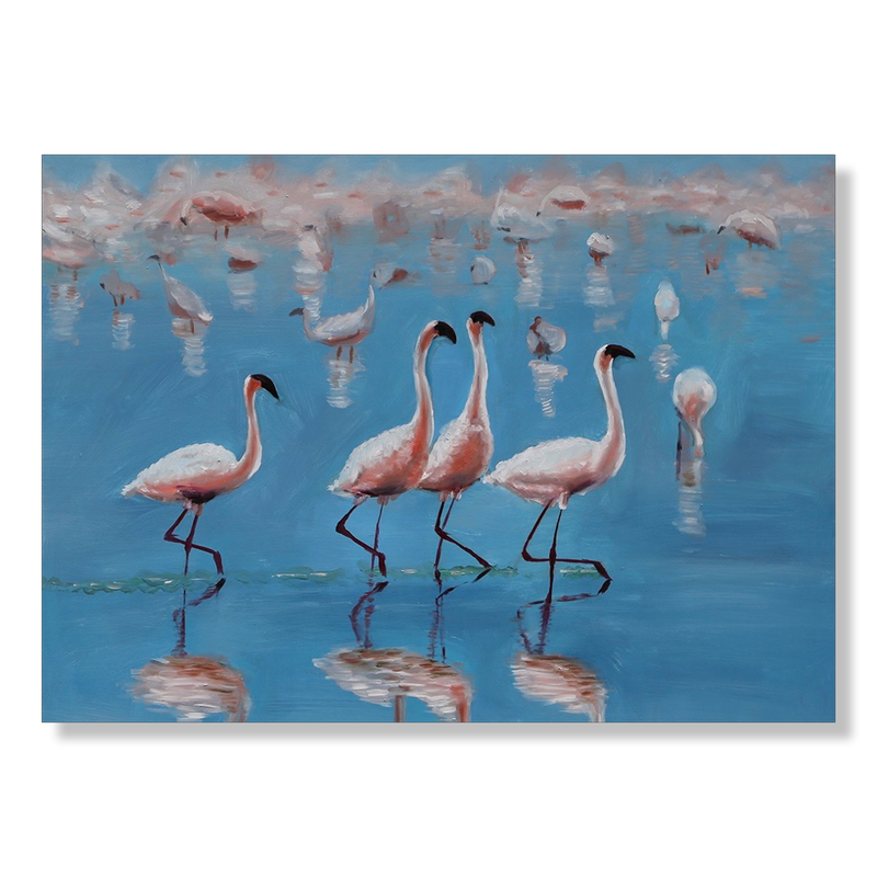 Een schilderij met flamingo's