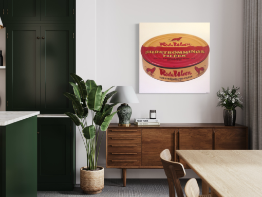 Een schilderij met een blikje zure strömming