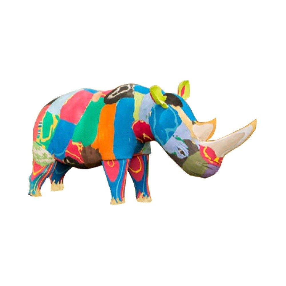 Een sculptuur van een neushoorn