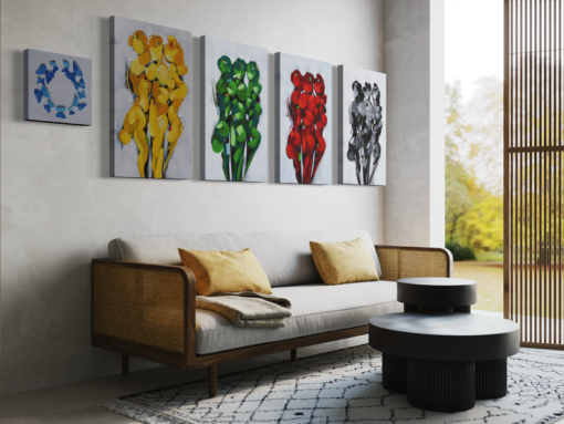 abstracte schilderijen aan de muur
