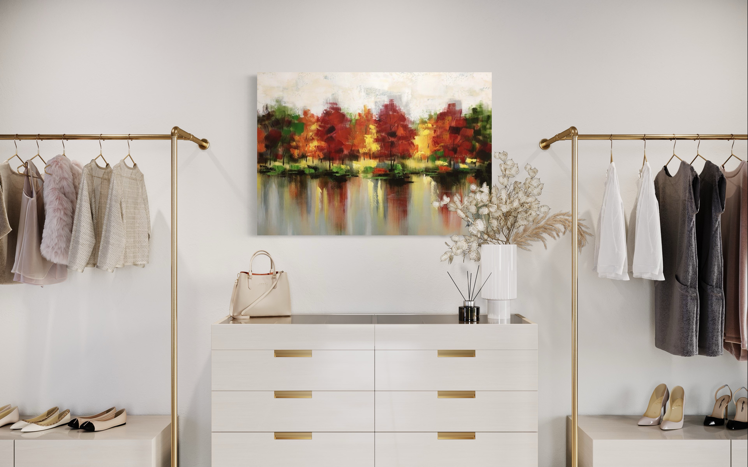 Een schilderij met bomen in herfstkleuren