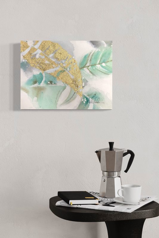 Een schilderij met palmbladeren