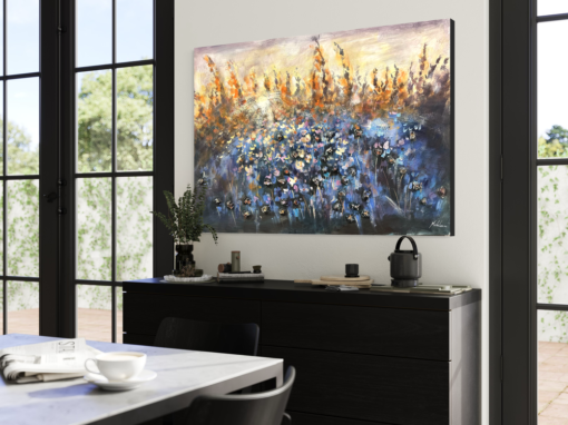 Een schilderij met een zonsopgang