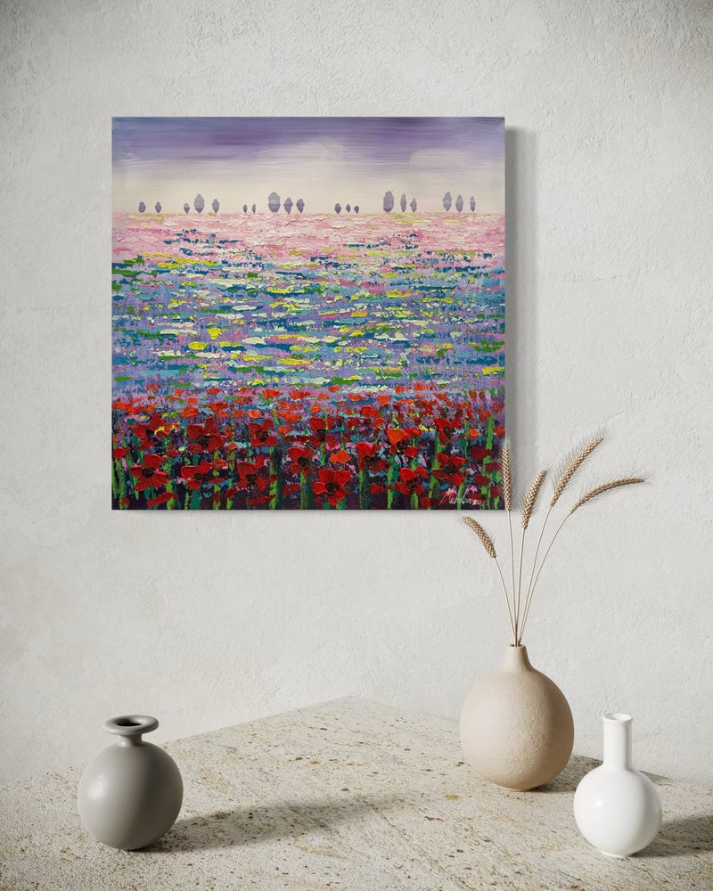 Een schilderij van een klaprozenveld