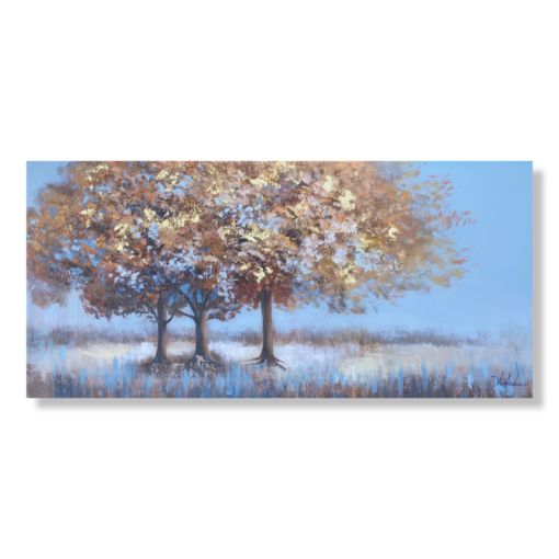 Een schilderij met bomen in goud
