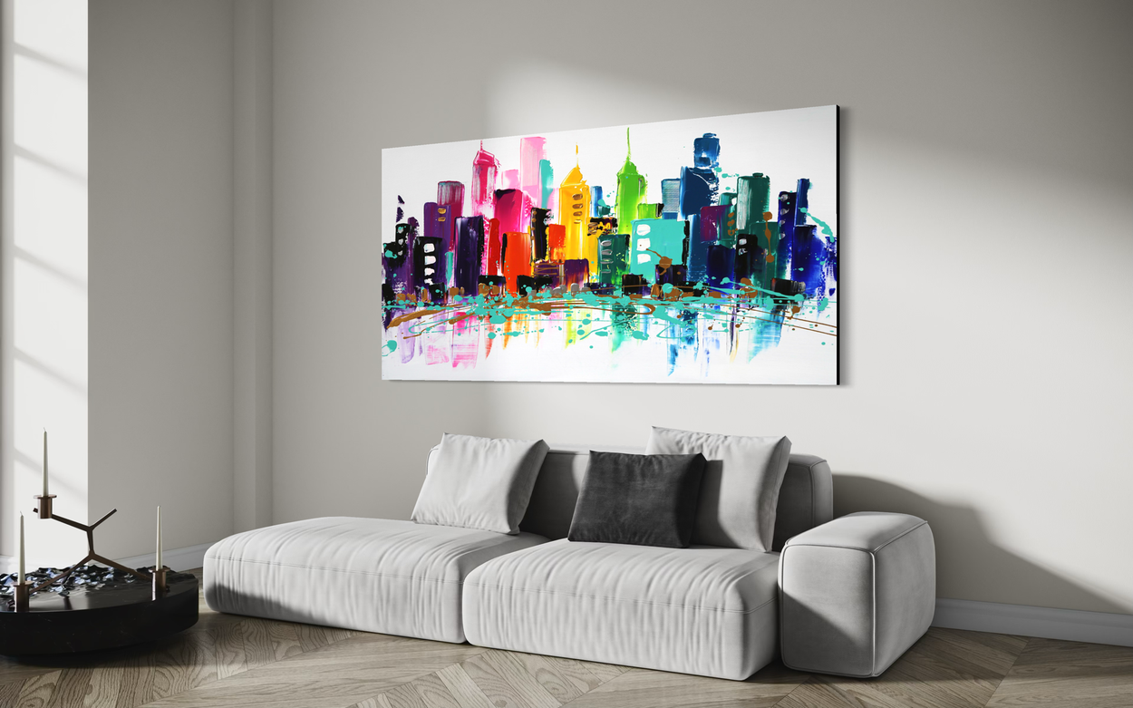 Een schilderij met een kleurrijke skyline