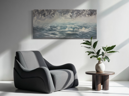 Een schilderij van een stormachtige zee