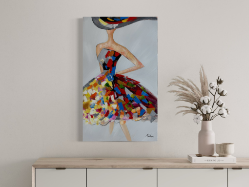 Een schilderij met een vrouw