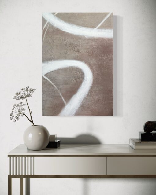 Een eenvoudig abstract schilderij in aardse tinten.