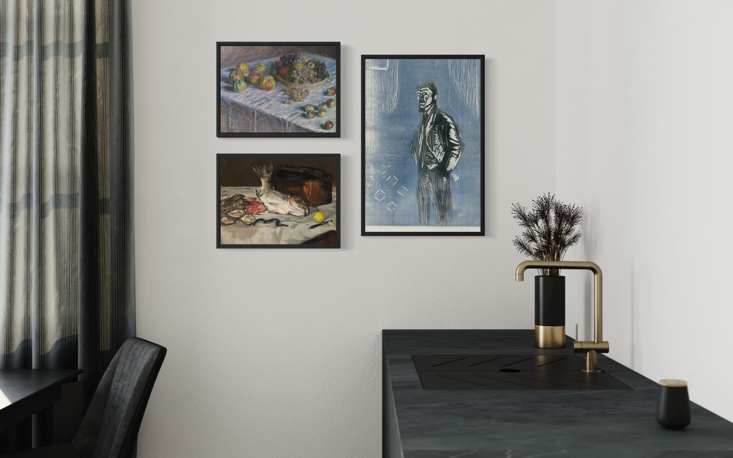 Night, Fruit & Sea: drie canvassen in zwarte zwevende lijsten in een keukeninterieur