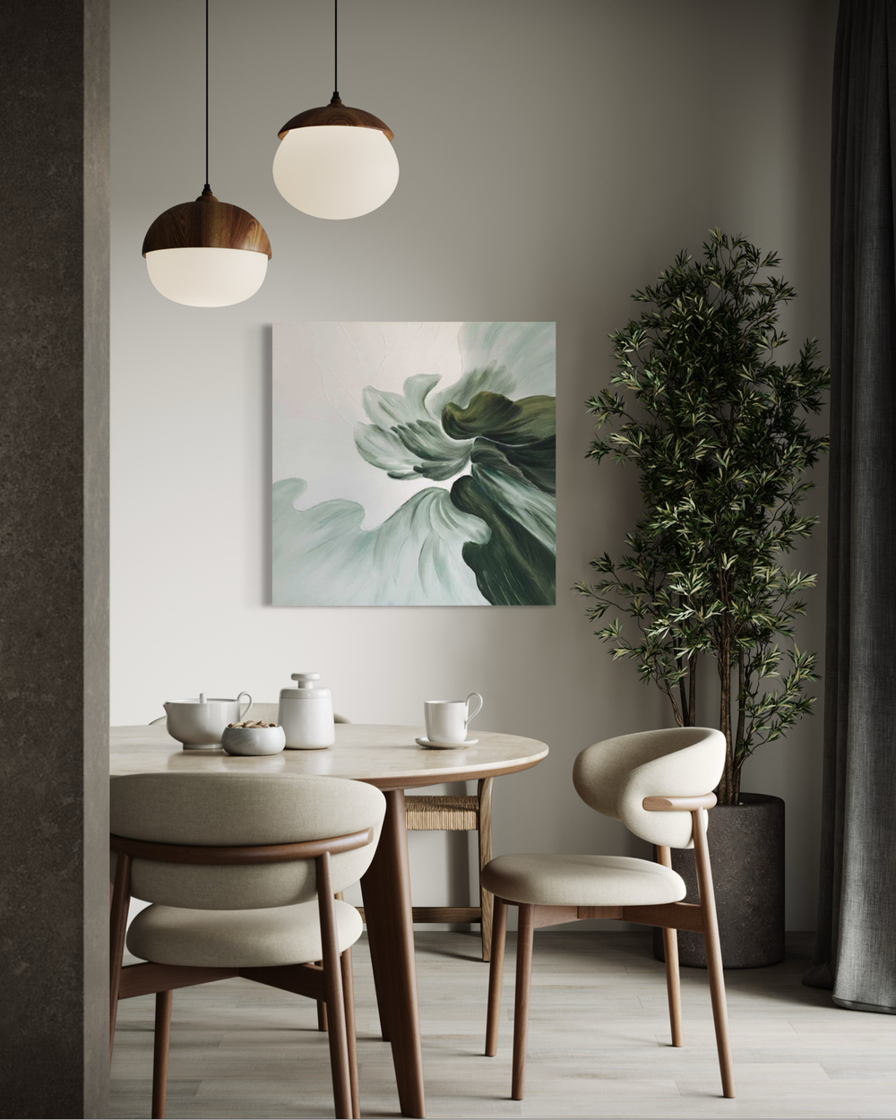 Een handgeschilderd abstract schilderij in groene en lichte tinten met vloeiende, organische penseelstreken